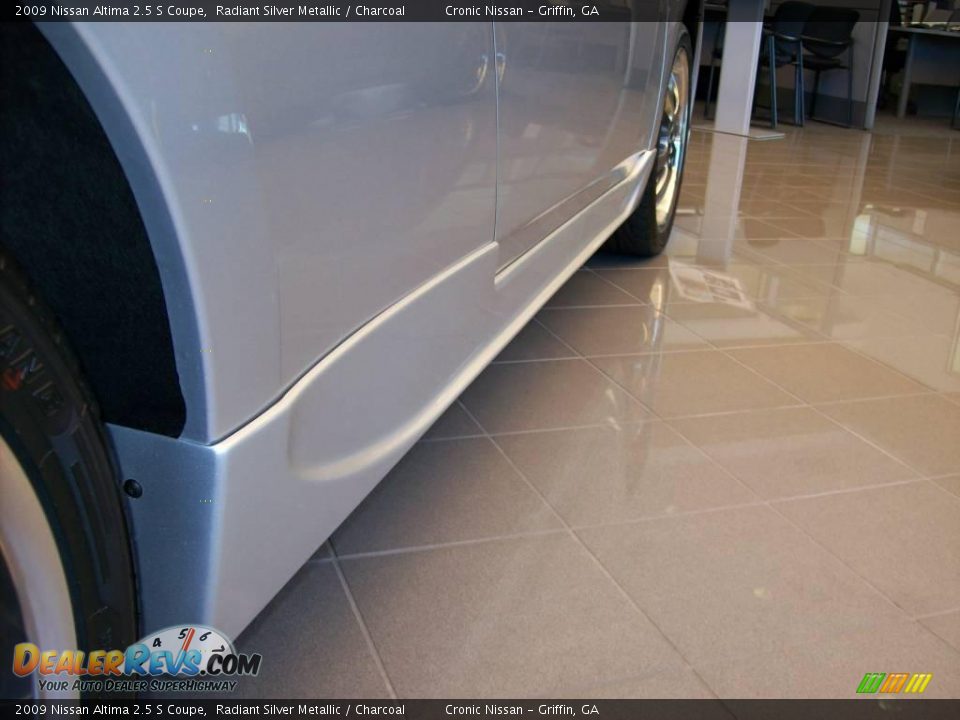 2009 Nissan Altima 2.5 S Coupe Radiant Silver Metallic / Charcoal Photo #23