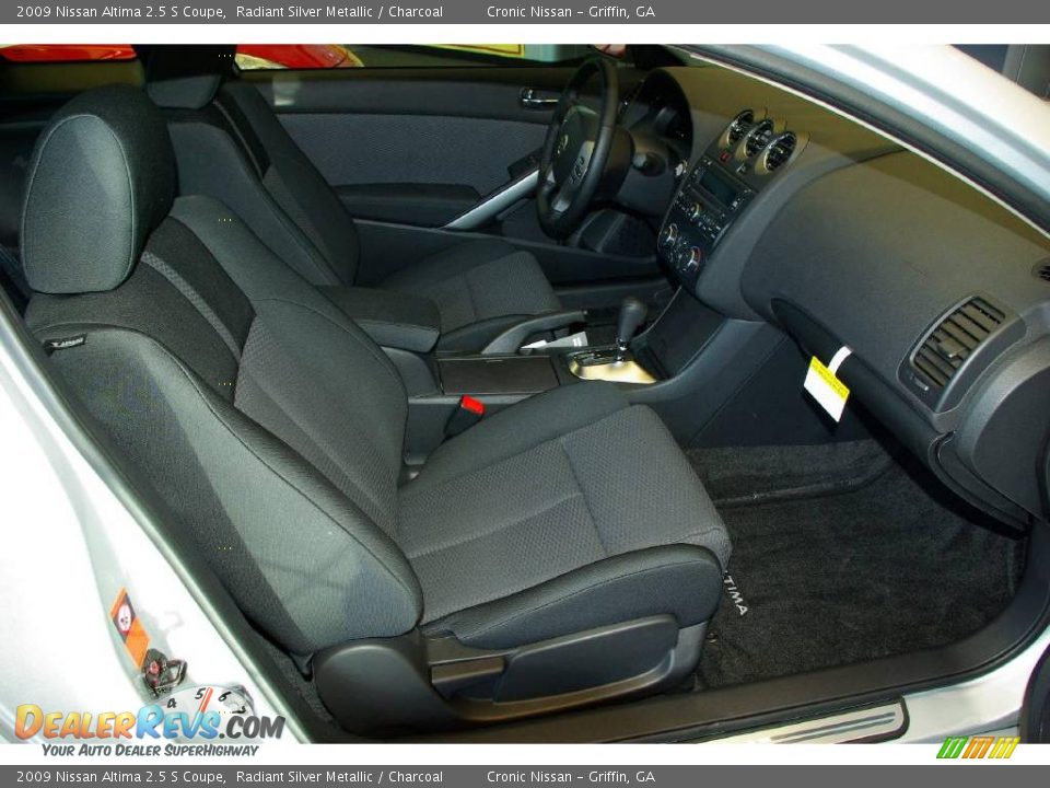 2009 Nissan Altima 2.5 S Coupe Radiant Silver Metallic / Charcoal Photo #27
