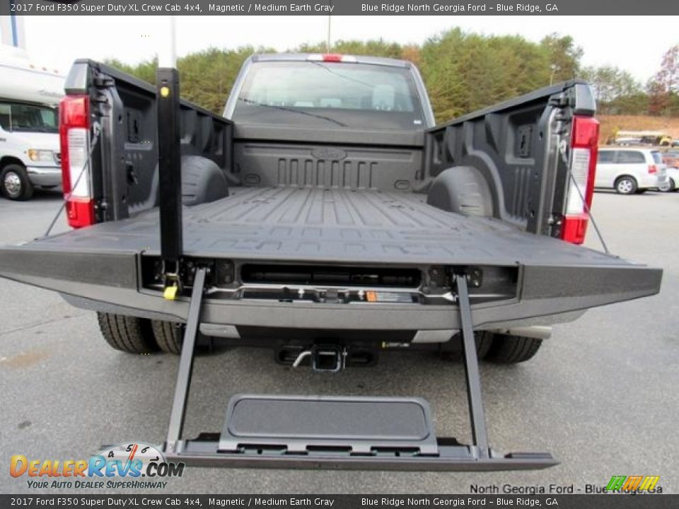 2017 Ford F350 Super Duty XL Crew Cab 4x4 Magnetic / Medium Earth Gray Photo #15