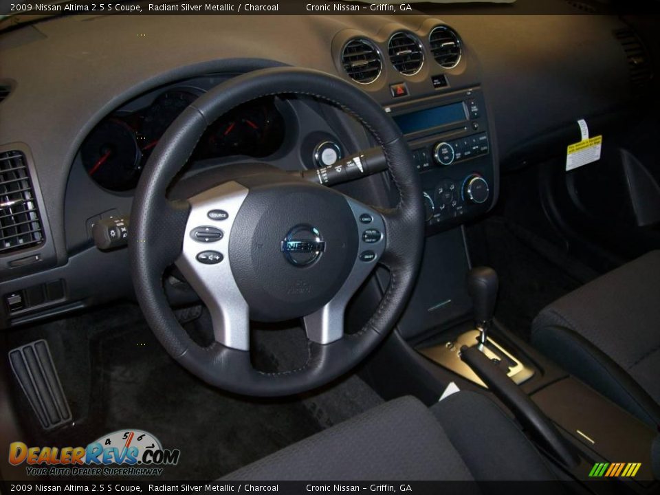 2009 Nissan Altima 2.5 S Coupe Radiant Silver Metallic / Charcoal Photo #29