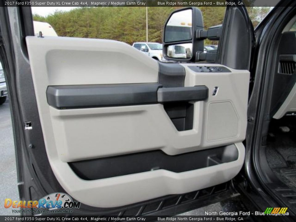 2017 Ford F350 Super Duty XL Crew Cab 4x4 Magnetic / Medium Earth Gray Photo #26