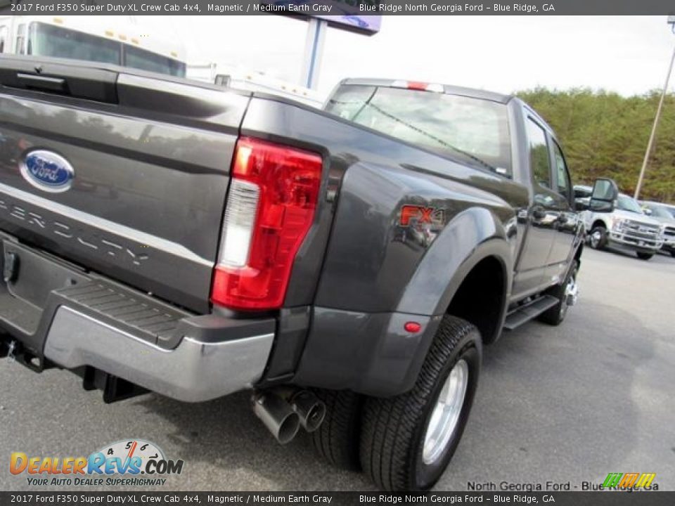 2017 Ford F350 Super Duty XL Crew Cab 4x4 Magnetic / Medium Earth Gray Photo #31