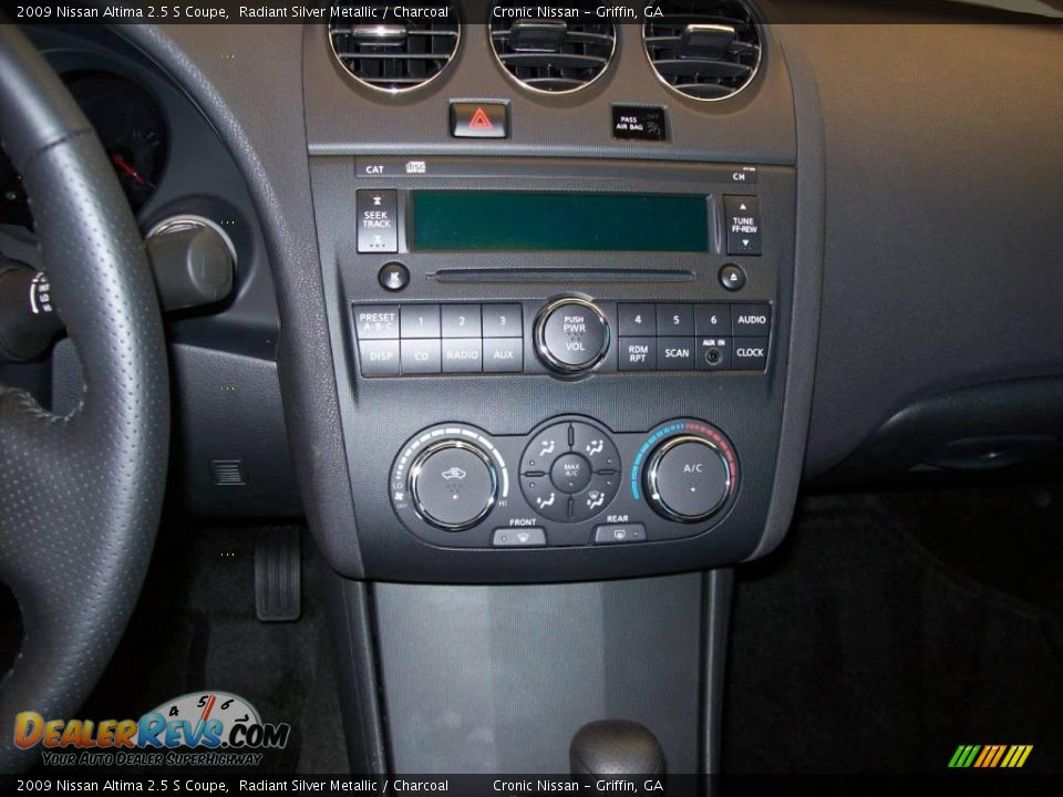 2009 Nissan Altima 2.5 S Coupe Radiant Silver Metallic / Charcoal Photo #32