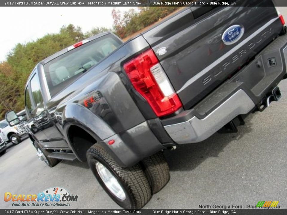 2017 Ford F350 Super Duty XL Crew Cab 4x4 Magnetic / Medium Earth Gray Photo #32