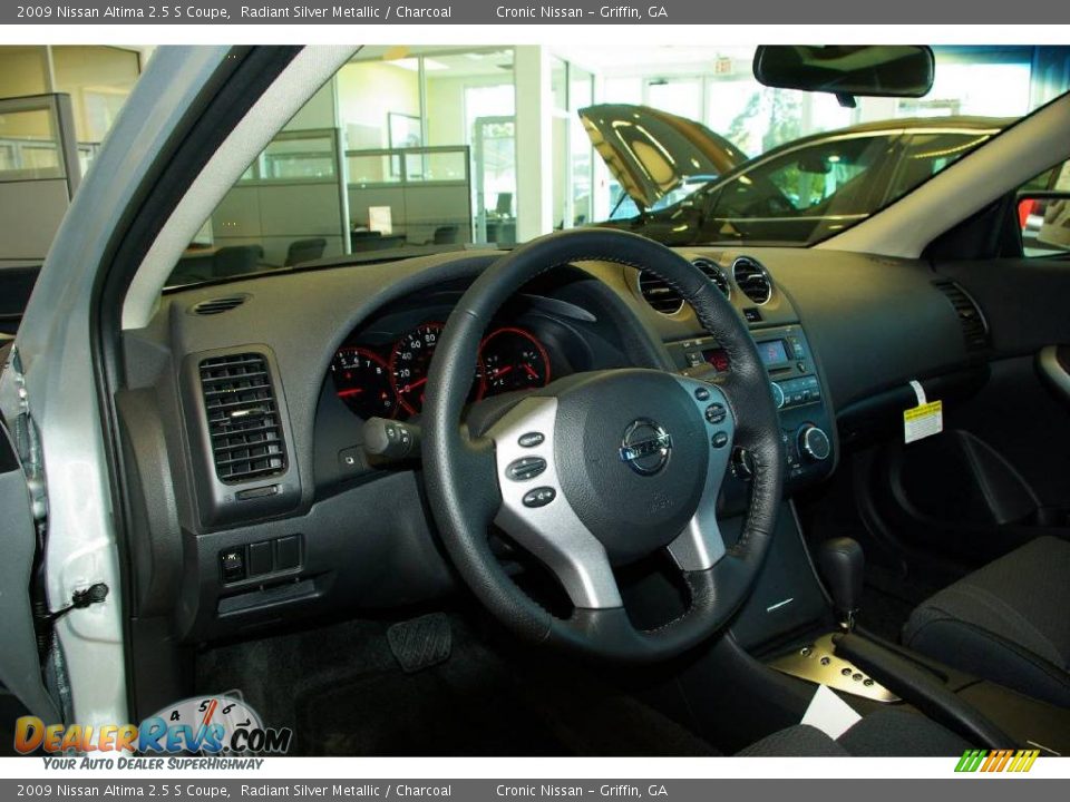 2009 Nissan Altima 2.5 S Coupe Radiant Silver Metallic / Charcoal Photo #36