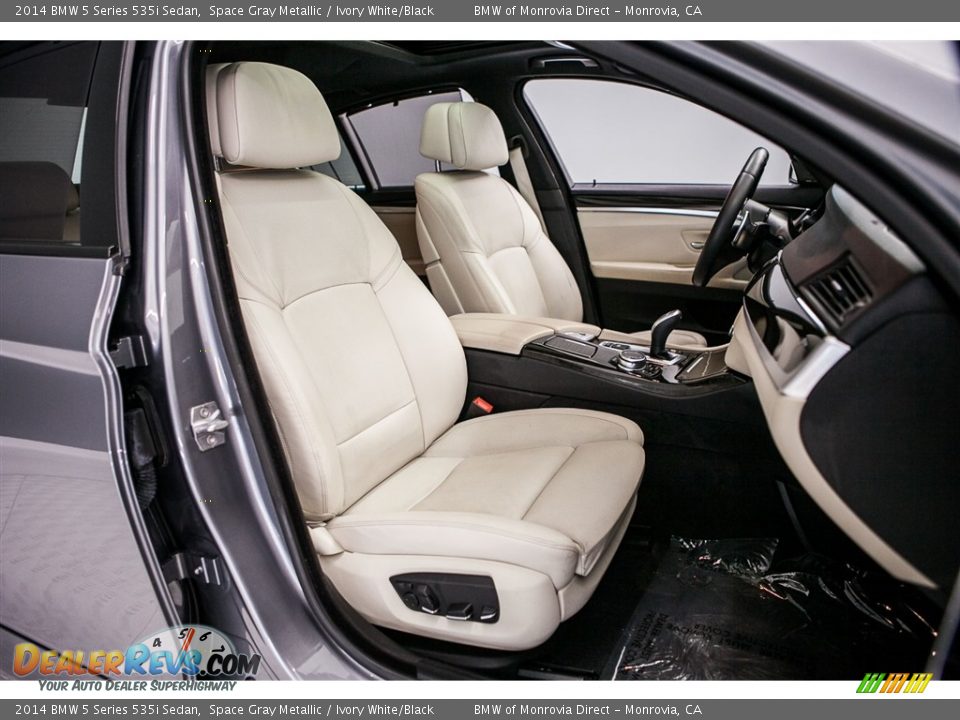 2014 BMW 5 Series 535i Sedan Space Gray Metallic / Ivory White/Black Photo #15
