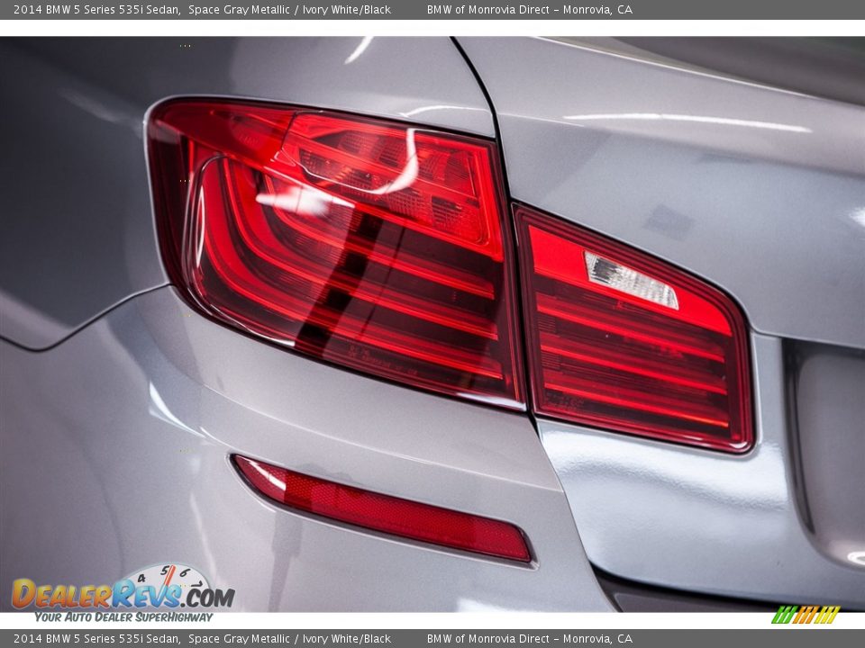 2014 BMW 5 Series 535i Sedan Space Gray Metallic / Ivory White/Black Photo #23