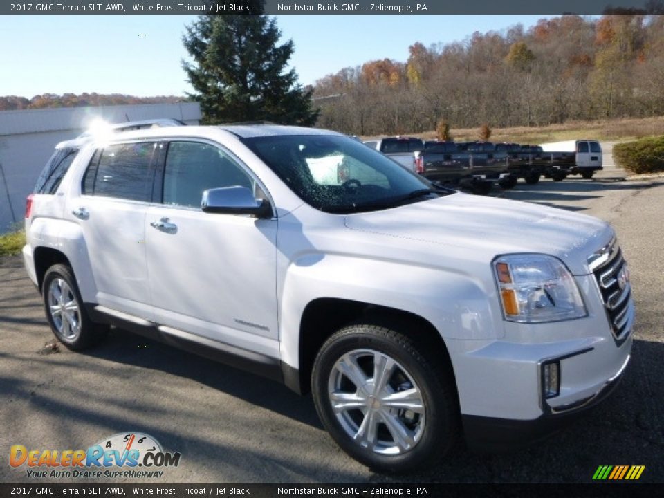 Front 3/4 View of 2017 GMC Terrain SLT AWD Photo #12