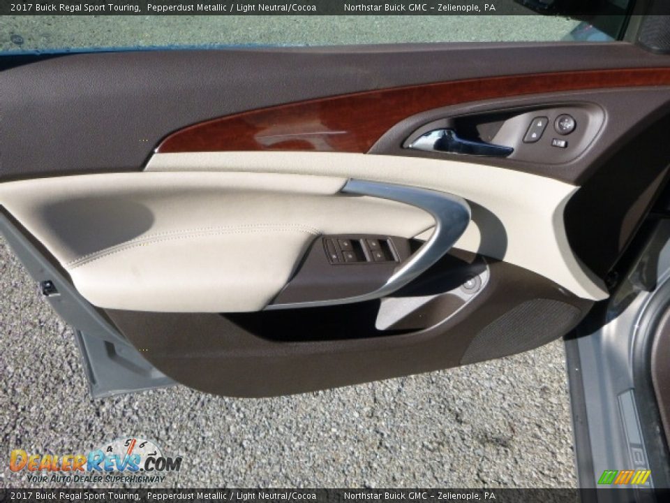 2017 Buick Regal Sport Touring Pepperdust Metallic / Light Neutral/Cocoa Photo #11