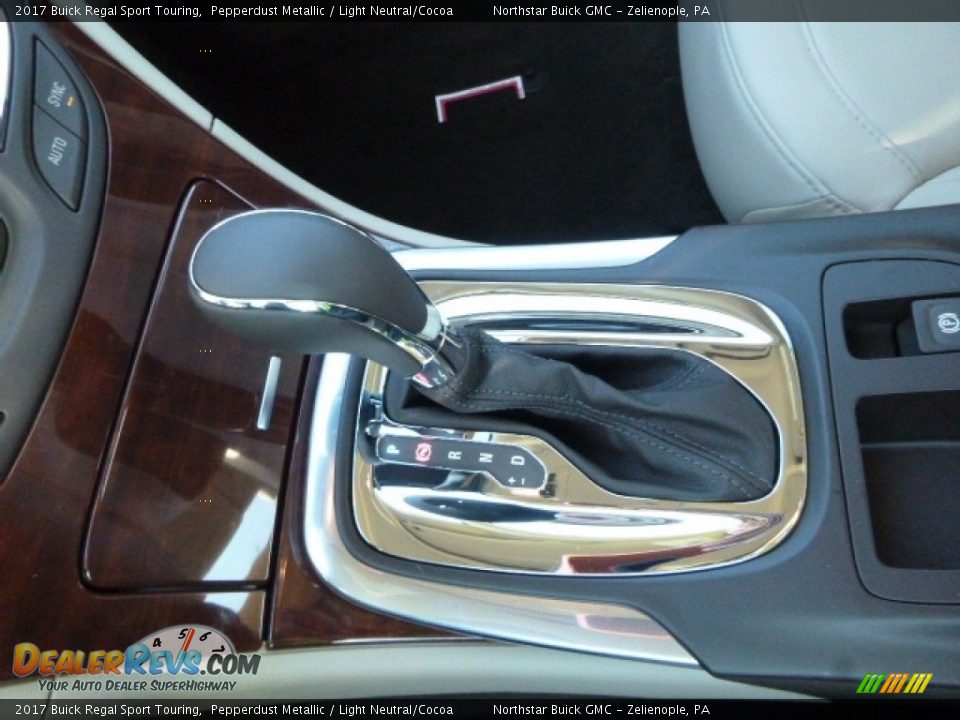 2017 Buick Regal Sport Touring Pepperdust Metallic / Light Neutral/Cocoa Photo #14