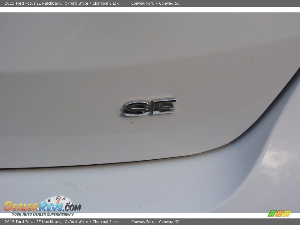 2015 Ford Focus SE Hatchback Oxford White / Charcoal Black Photo #5