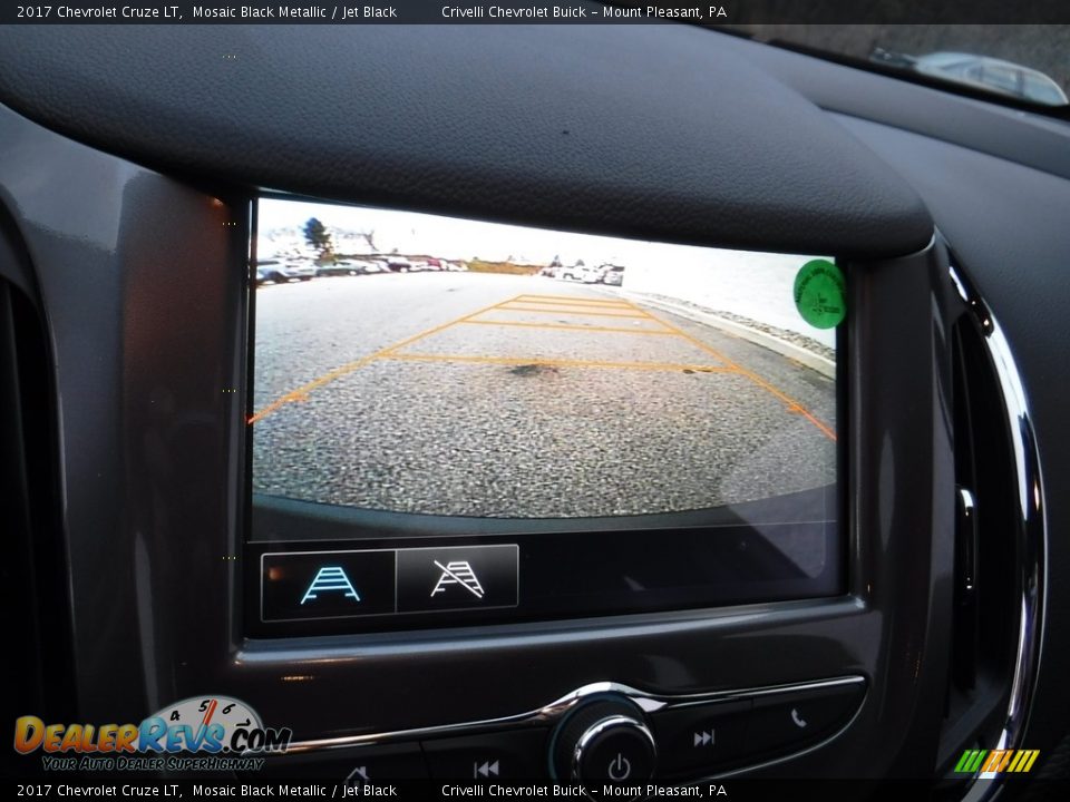 Controls of 2017 Chevrolet Cruze LT Photo #16