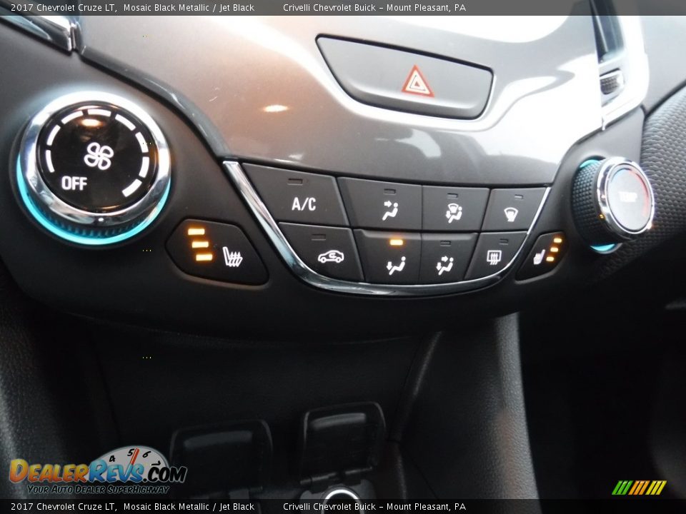 Controls of 2017 Chevrolet Cruze LT Photo #17