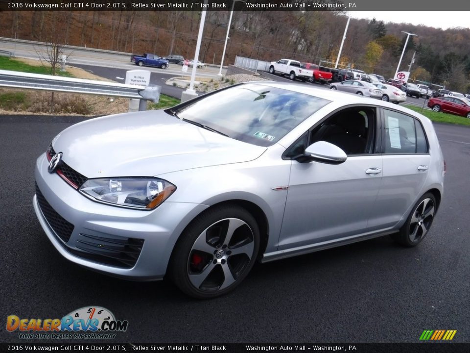 Front 3/4 View of 2016 Volkswagen Golf GTI 4 Door 2.0T S Photo #5
