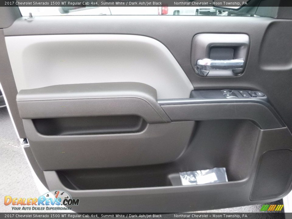Door Panel of 2017 Chevrolet Silverado 1500 WT Regular Cab 4x4 Photo #13