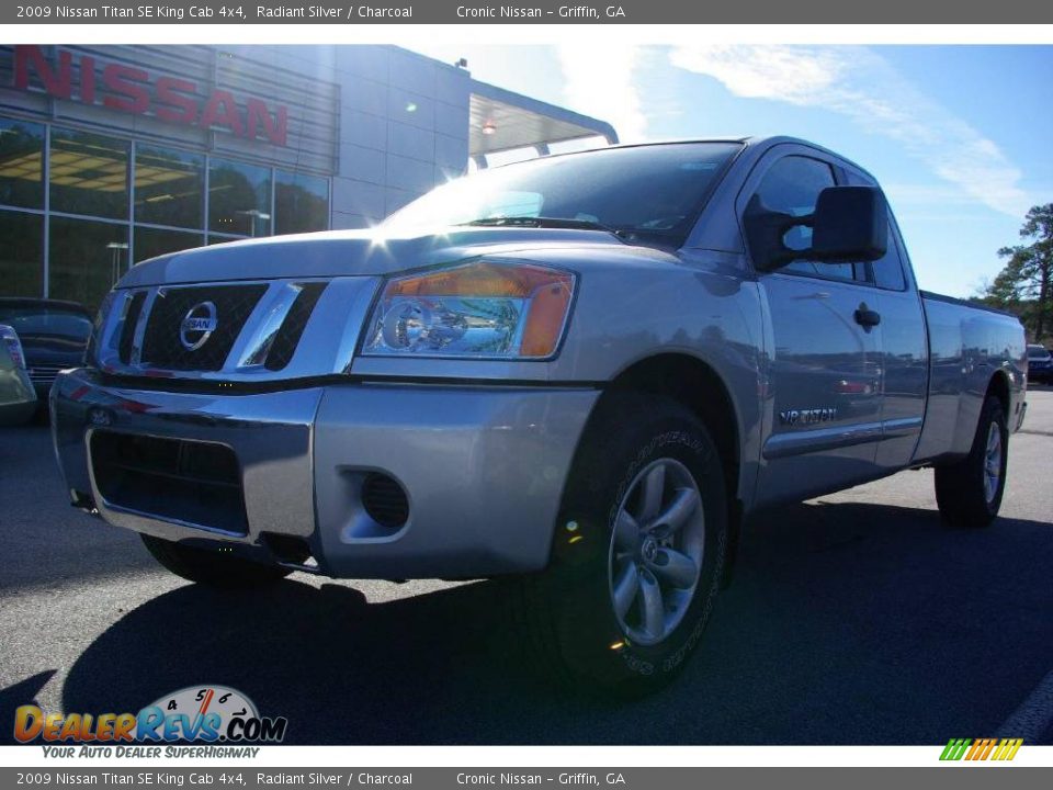 2009 Nissan Titan SE King Cab 4x4 Radiant Silver / Charcoal Photo #2