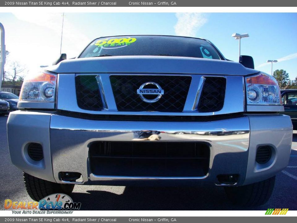 2009 Nissan Titan SE King Cab 4x4 Radiant Silver / Charcoal Photo #3