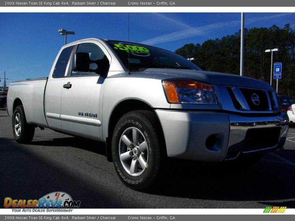 2009 Nissan Titan SE King Cab 4x4 Radiant Silver / Charcoal Photo #4