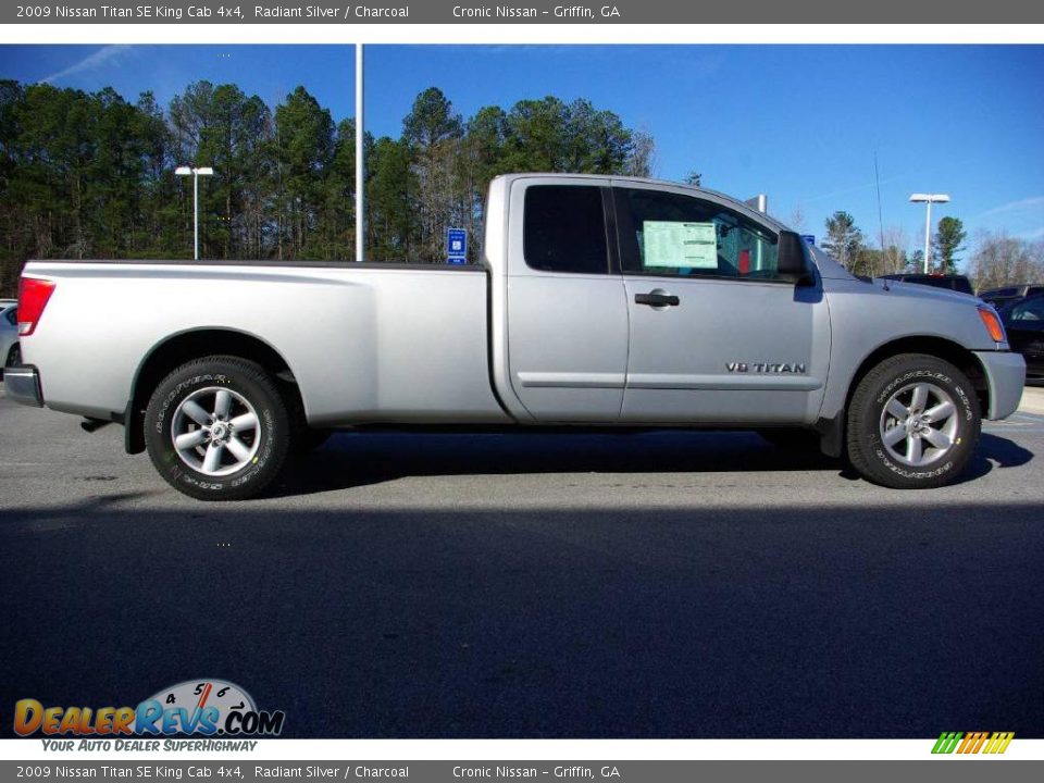 2009 Nissan Titan SE King Cab 4x4 Radiant Silver / Charcoal Photo #5