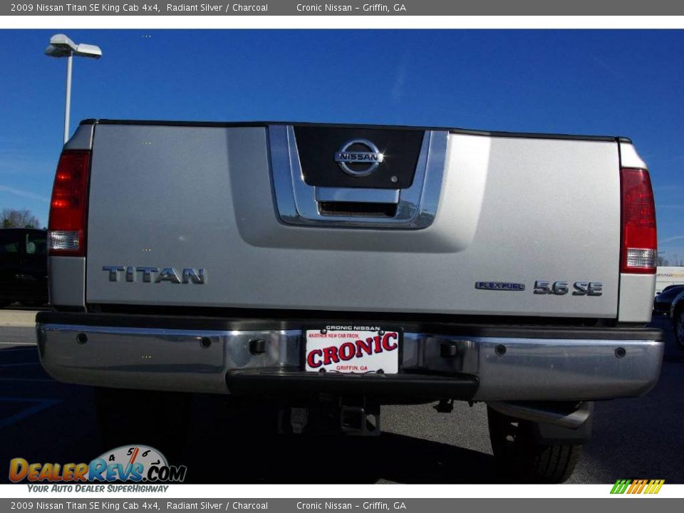 2009 Nissan Titan SE King Cab 4x4 Radiant Silver / Charcoal Photo #7
