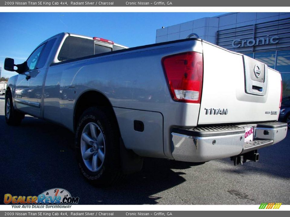 2009 Nissan Titan SE King Cab 4x4 Radiant Silver / Charcoal Photo #8