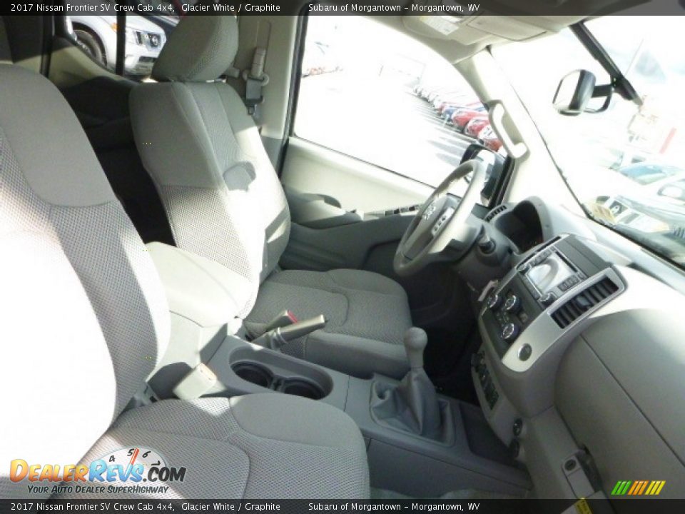 Graphite Interior - 2017 Nissan Frontier SV Crew Cab 4x4 Photo #3