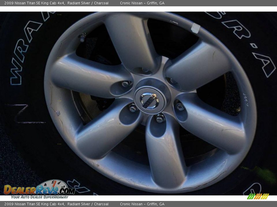 2009 Nissan Titan SE King Cab 4x4 Radiant Silver / Charcoal Photo #9