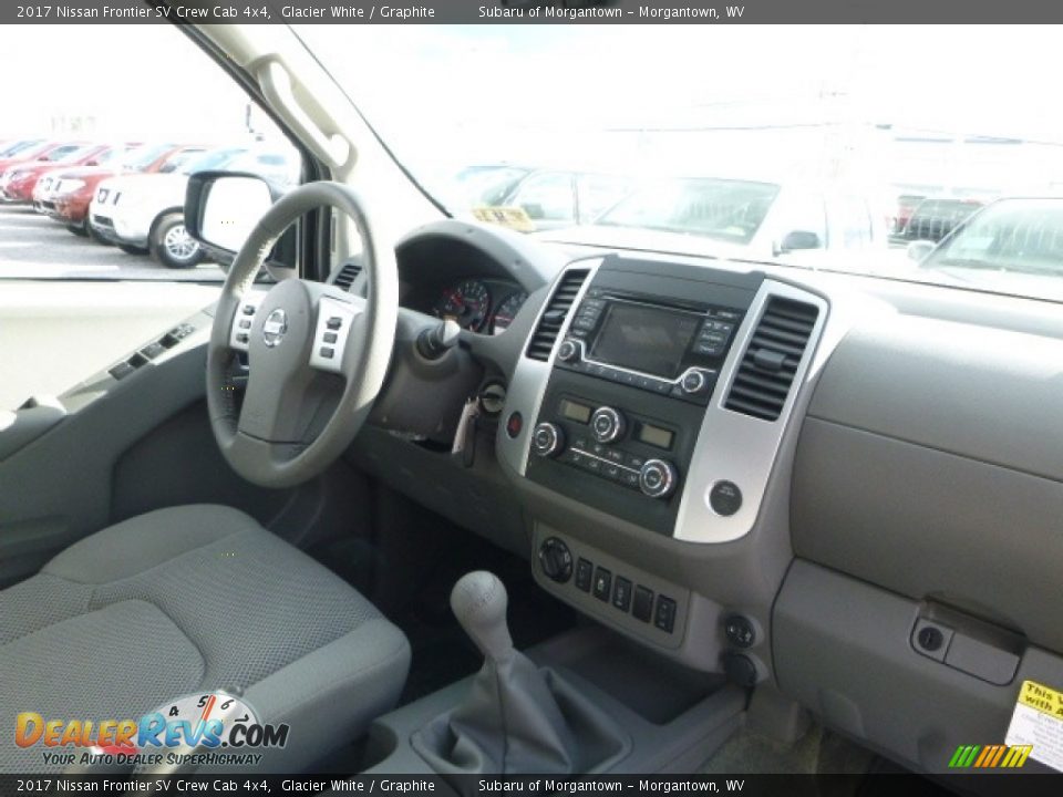 Dashboard of 2017 Nissan Frontier SV Crew Cab 4x4 Photo #5
