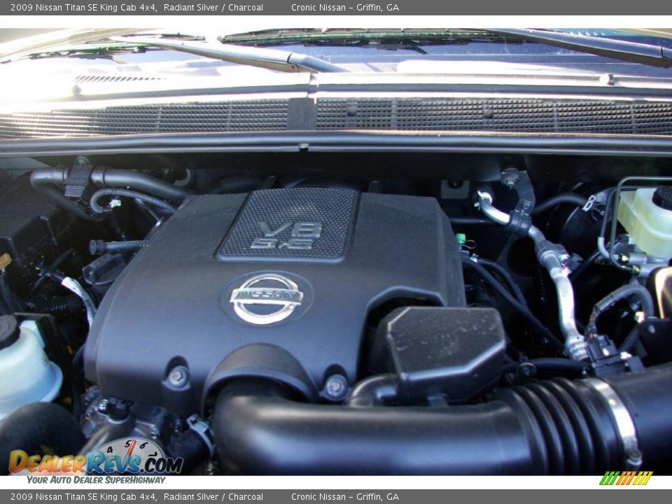 2009 Nissan Titan SE King Cab 4x4 Radiant Silver / Charcoal Photo #10