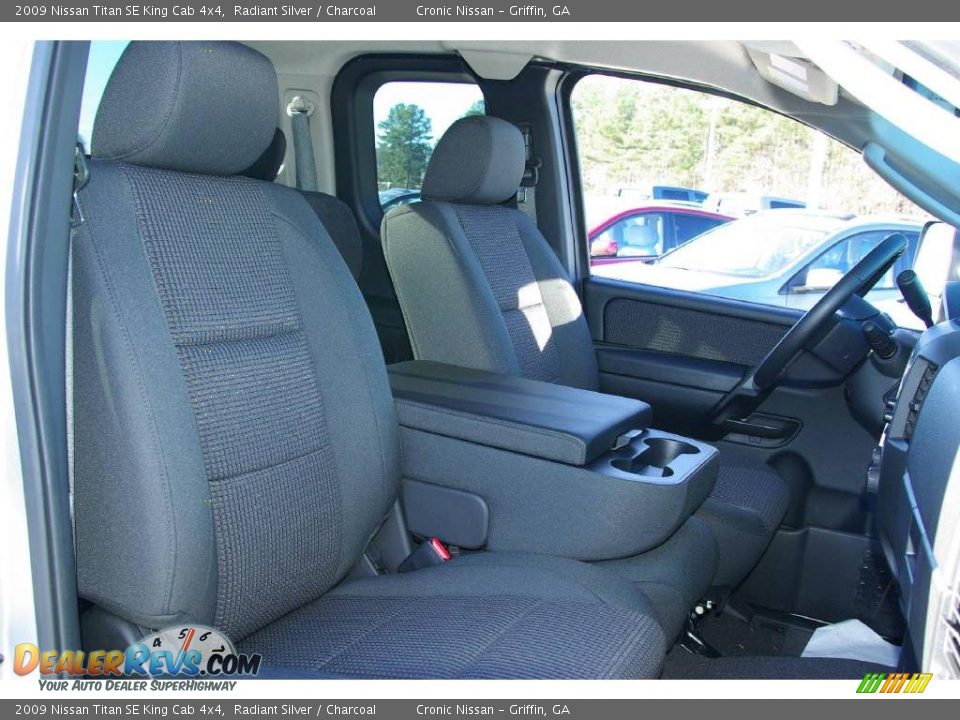 2009 Nissan Titan SE King Cab 4x4 Radiant Silver / Charcoal Photo #12