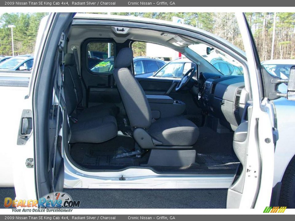 2009 Nissan Titan SE King Cab 4x4 Radiant Silver / Charcoal Photo #14