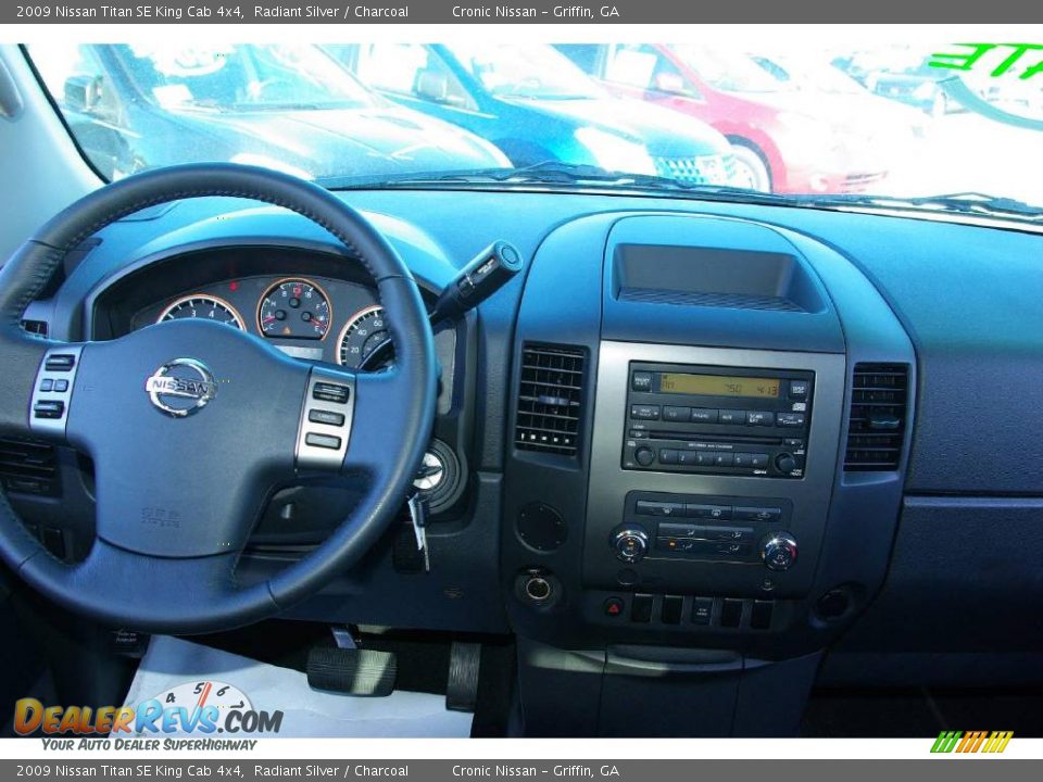 2009 Nissan Titan SE King Cab 4x4 Radiant Silver / Charcoal Photo #18
