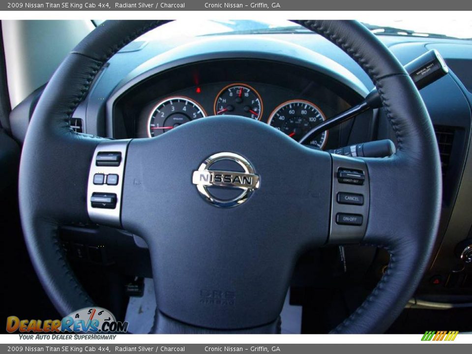 2009 Nissan Titan SE King Cab 4x4 Radiant Silver / Charcoal Photo #19