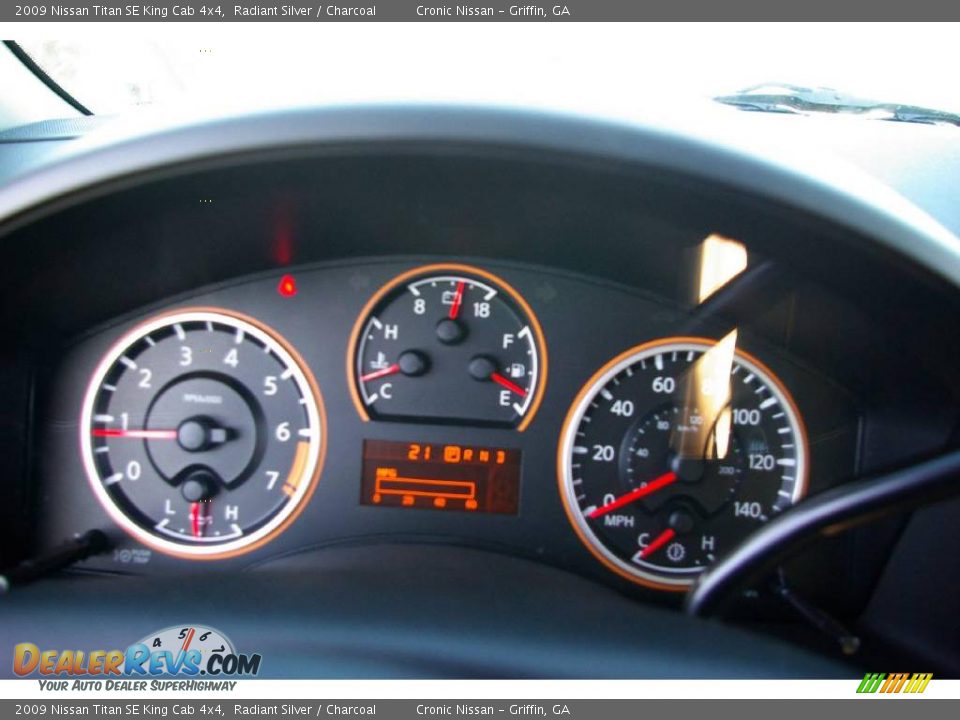 2009 Nissan Titan SE King Cab 4x4 Radiant Silver / Charcoal Photo #20