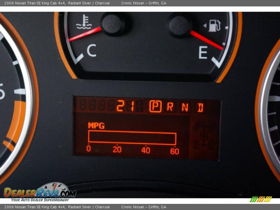 2009 Nissan Titan SE King Cab 4x4 Radiant Silver / Charcoal Photo #21