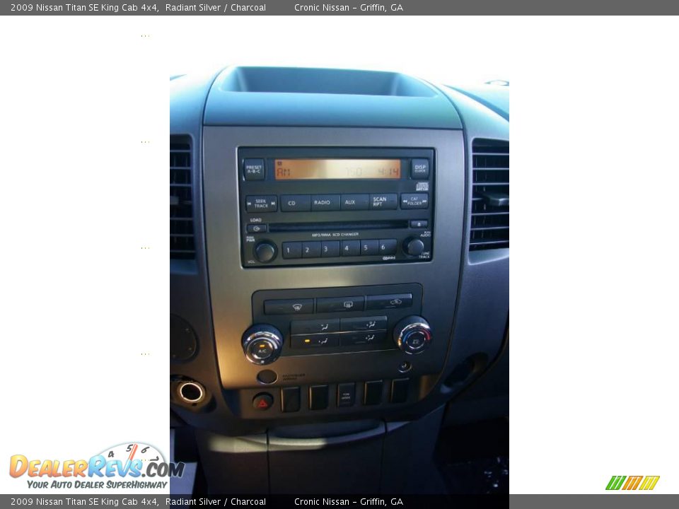 2009 Nissan Titan SE King Cab 4x4 Radiant Silver / Charcoal Photo #22