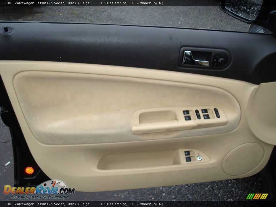 2002 Volkswagen Passat GLS Sedan Black / Beige Photo #11