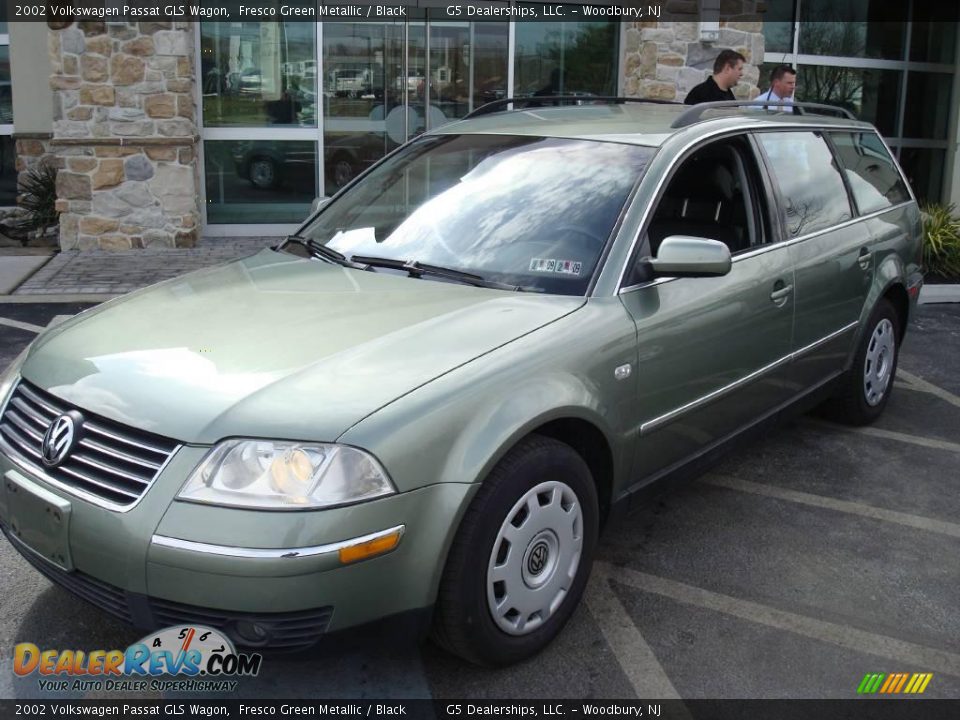 2002 Volkswagen Passat GLS Wagon Fresco Green Metallic / Black Photo #2