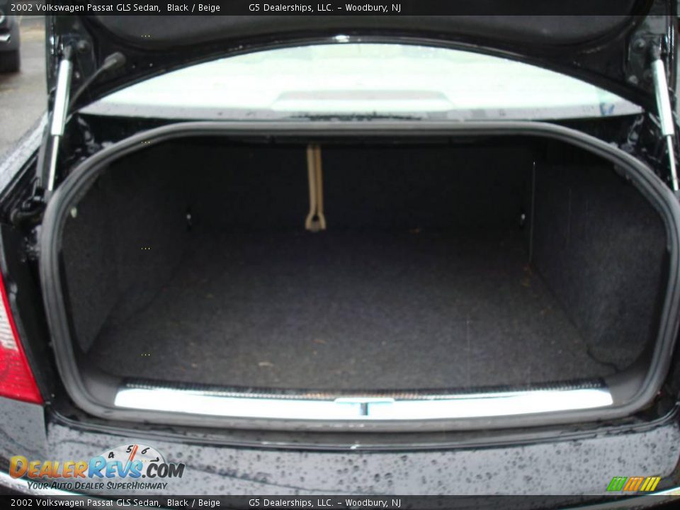 2002 Volkswagen Passat GLS Sedan Black / Beige Photo #16