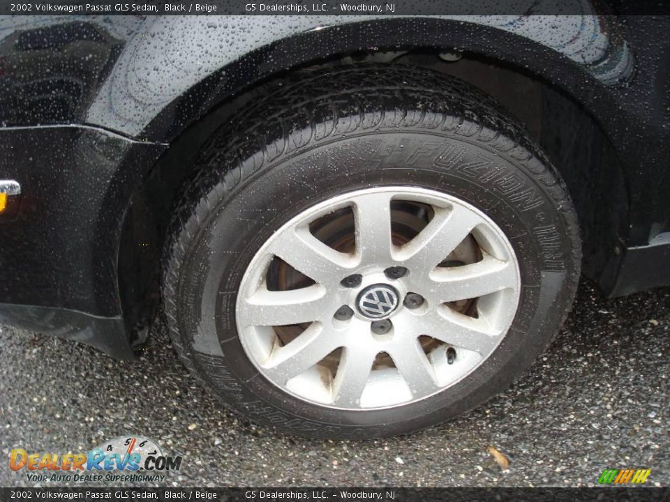 2002 Volkswagen Passat GLS Sedan Black / Beige Photo #18
