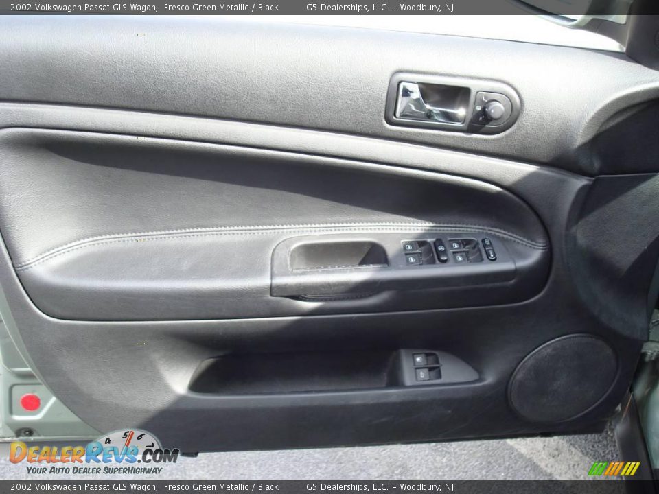 2002 Volkswagen Passat GLS Wagon Fresco Green Metallic / Black Photo #13