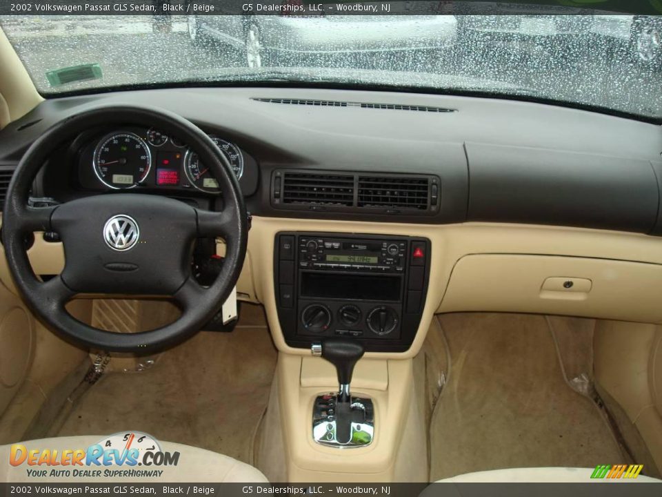 2002 Volkswagen Passat GLS Sedan Black / Beige Photo #21