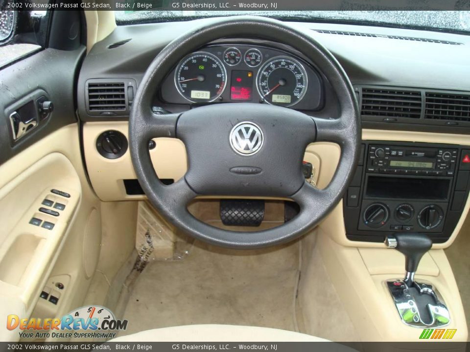 2002 Volkswagen Passat GLS Sedan Black / Beige Photo #22