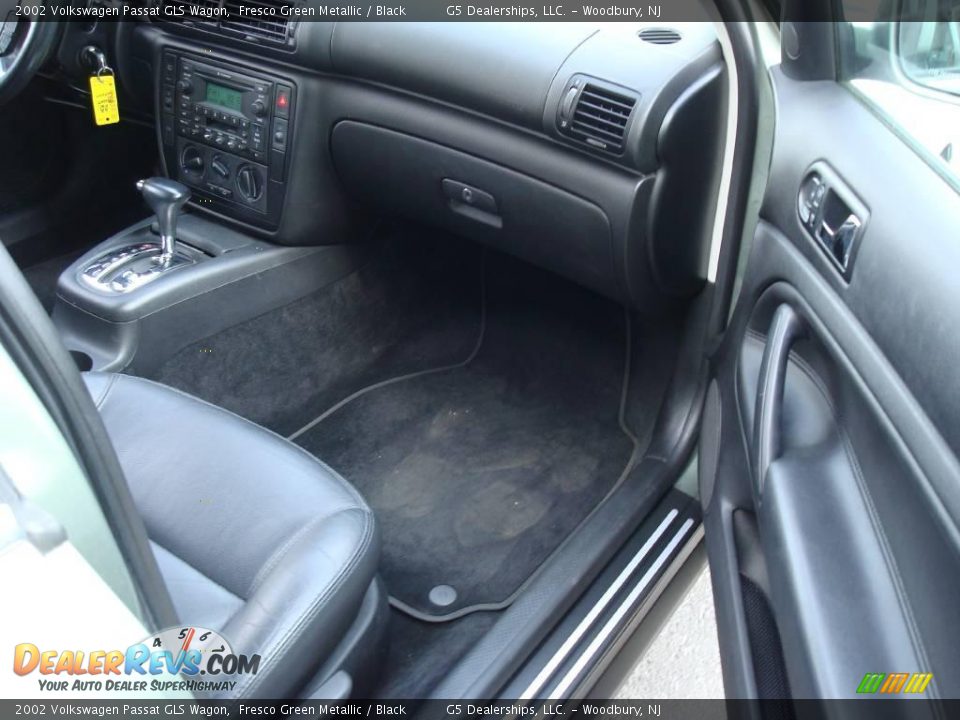 2002 Volkswagen Passat GLS Wagon Fresco Green Metallic / Black Photo #15