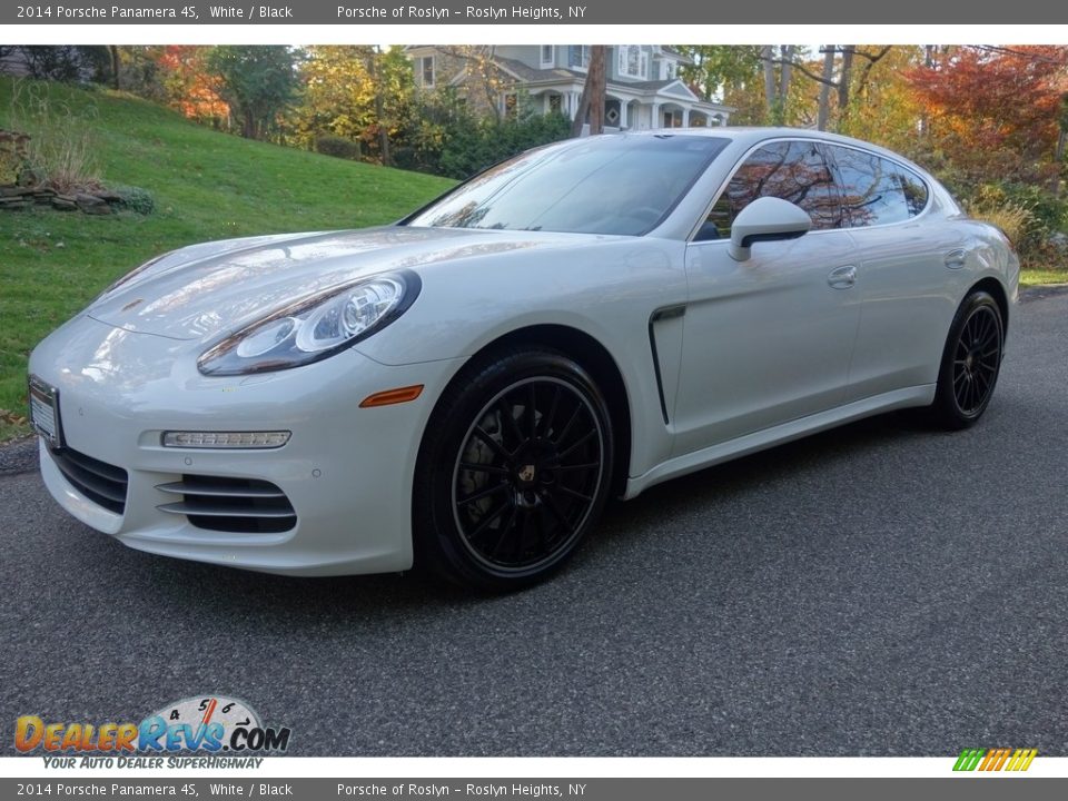 Front 3/4 View of 2014 Porsche Panamera 4S Photo #1