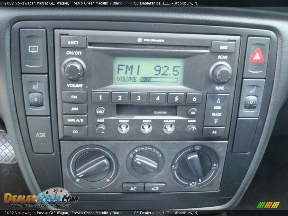 2002 Volkswagen Passat GLS Wagon Fresco Green Metallic / Black Photo #23