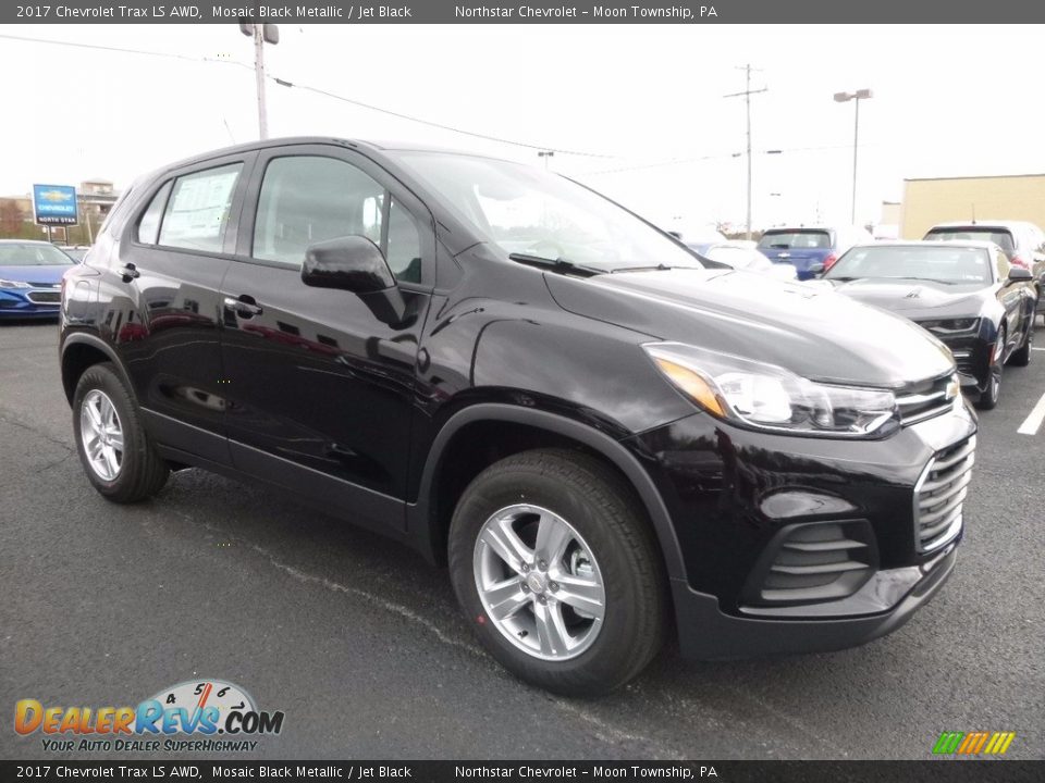 Front 3/4 View of 2017 Chevrolet Trax LS AWD Photo #3