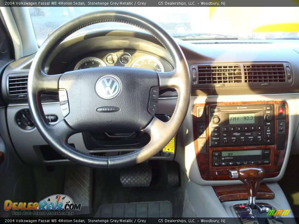 2004 Volkswagen Passat W8 4Motion Sedan Stonehenge Grey Metallic / Grey Photo #24