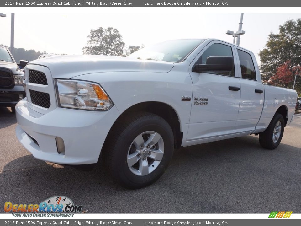 Front 3/4 View of 2017 Ram 1500 Express Quad Cab Photo #1