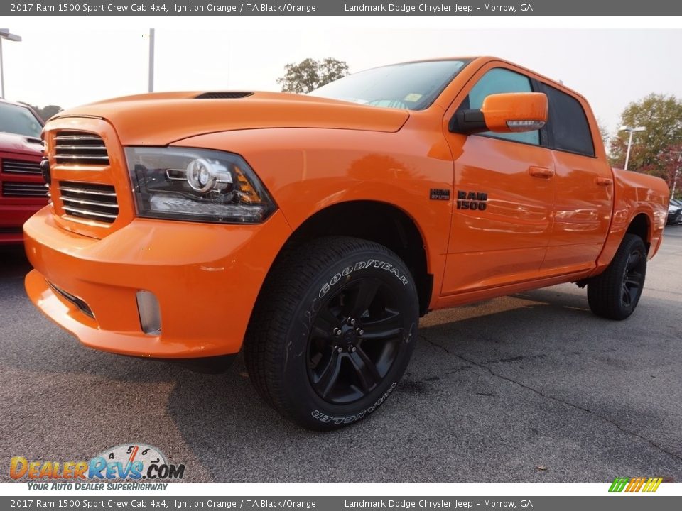 Front 3/4 View of 2017 Ram 1500 Sport Crew Cab 4x4 Photo #1